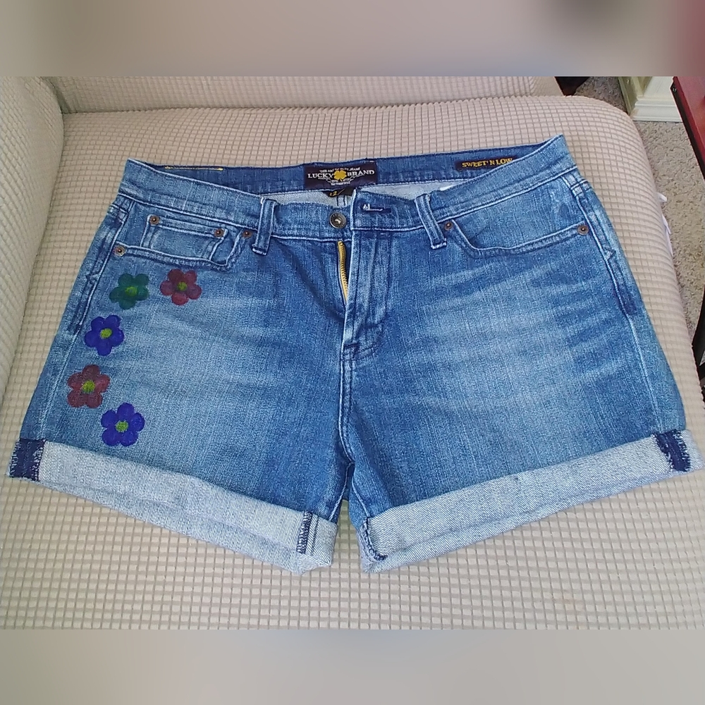 Women Lucky Brand Shorts Size 12.